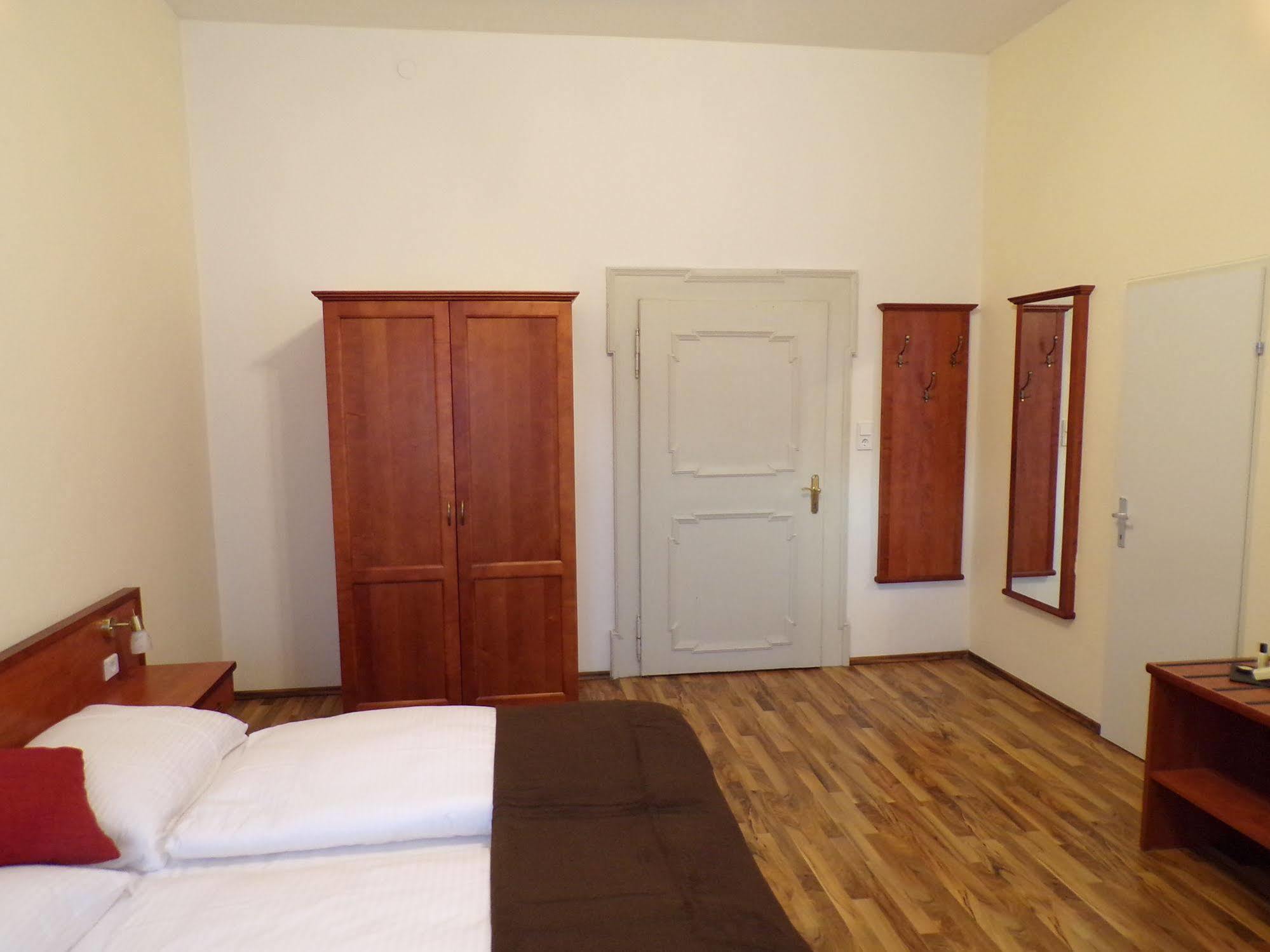 Gaestehaus Residenz Lapeiner Pörtschach am Wörthersee エクステリア 写真